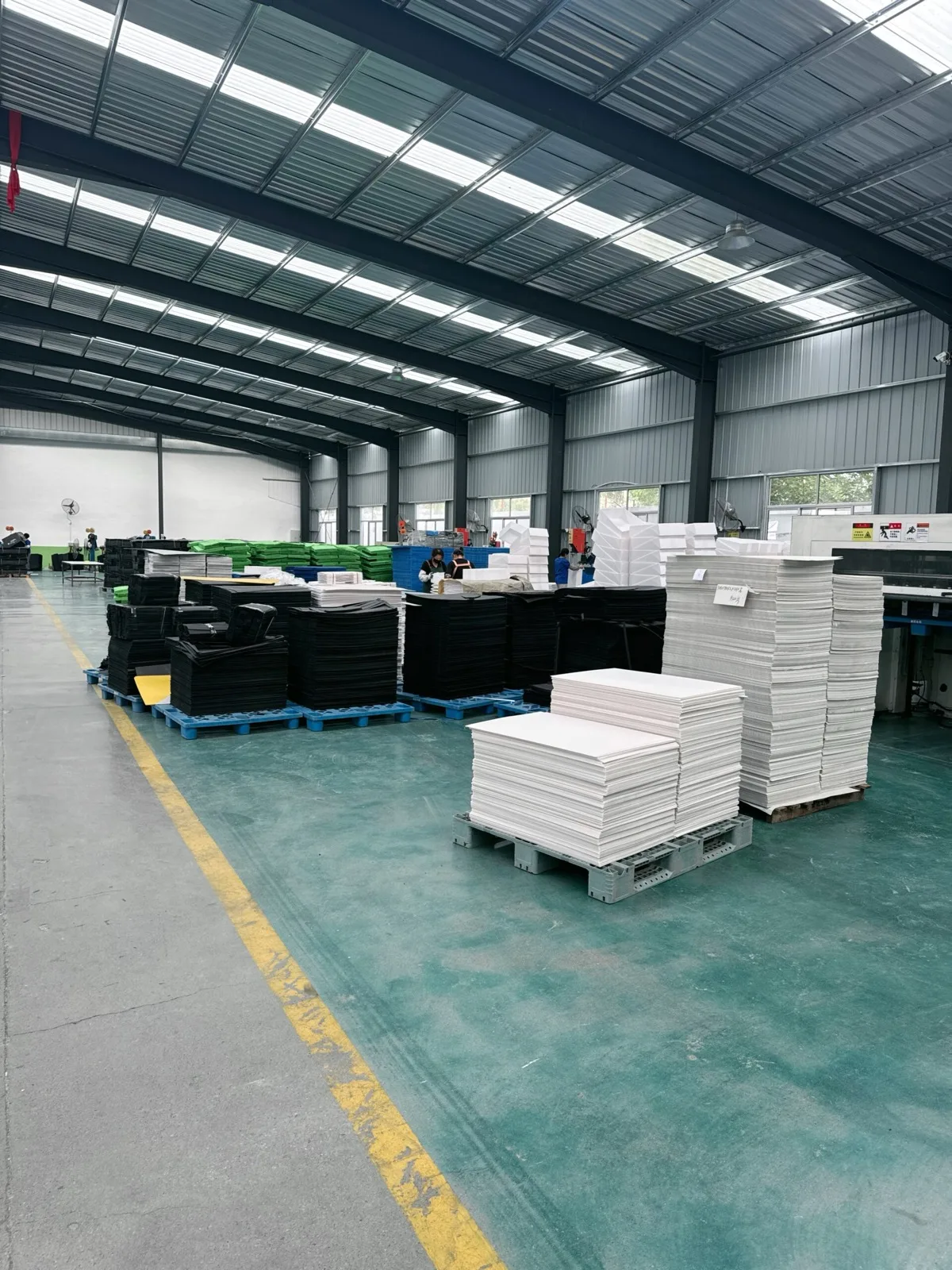 Custom Plastic Divider Supplier | Youqian Global Divider Inventory