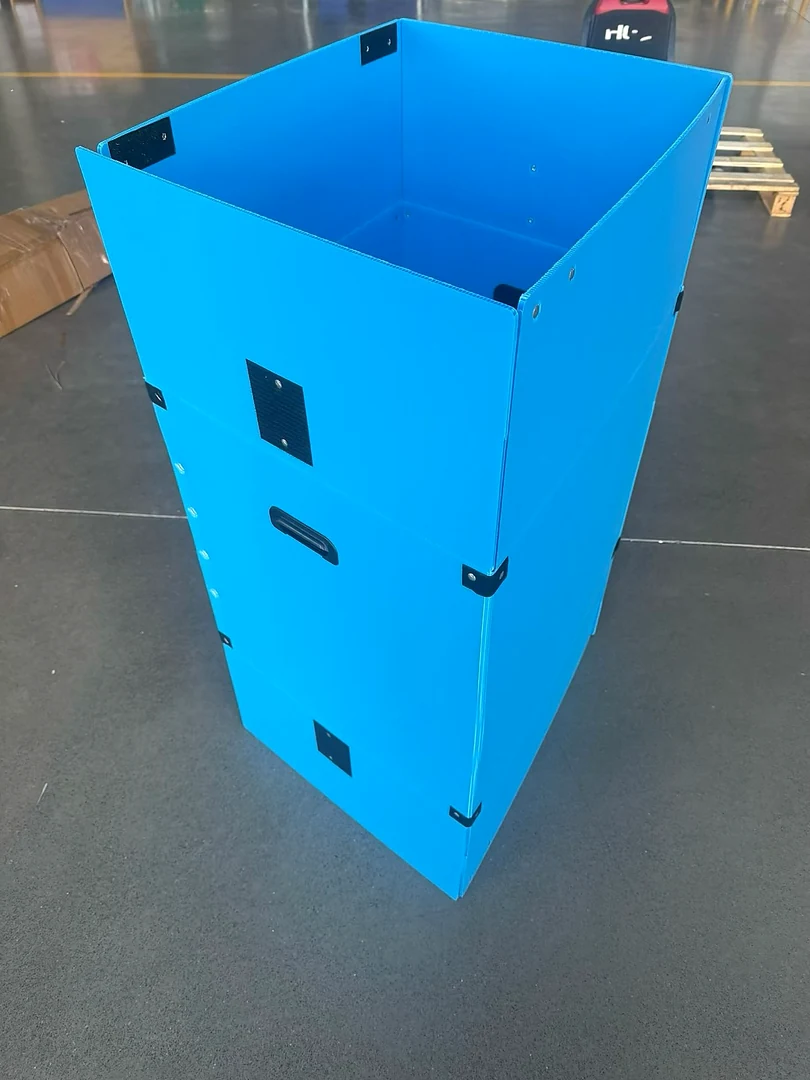 Blue foldable PP corrugated turnover box used in returnable logistics