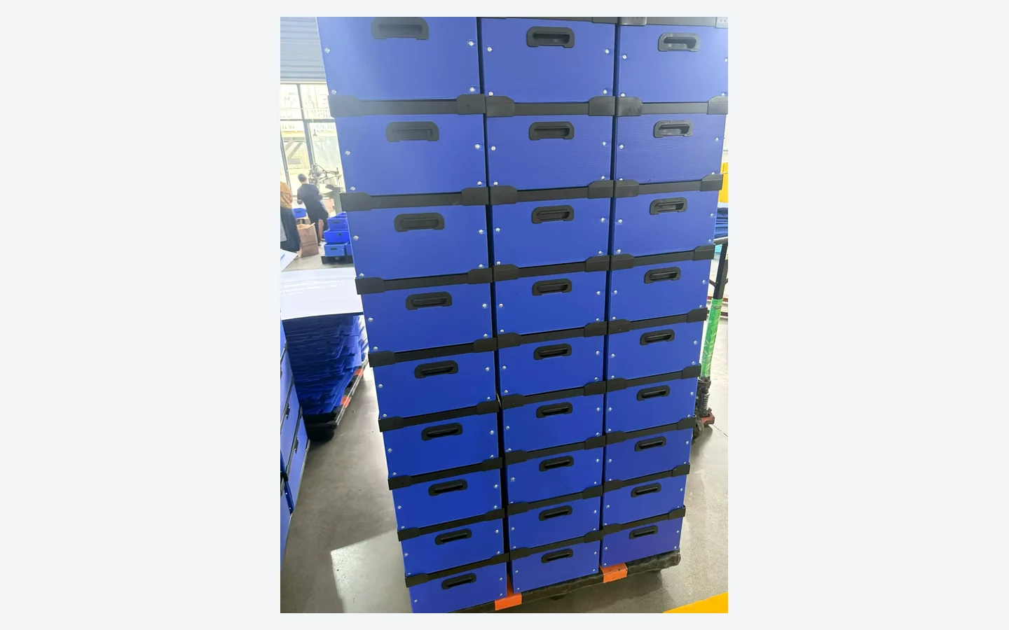 PP corrugated turnover box showing its reusable structure