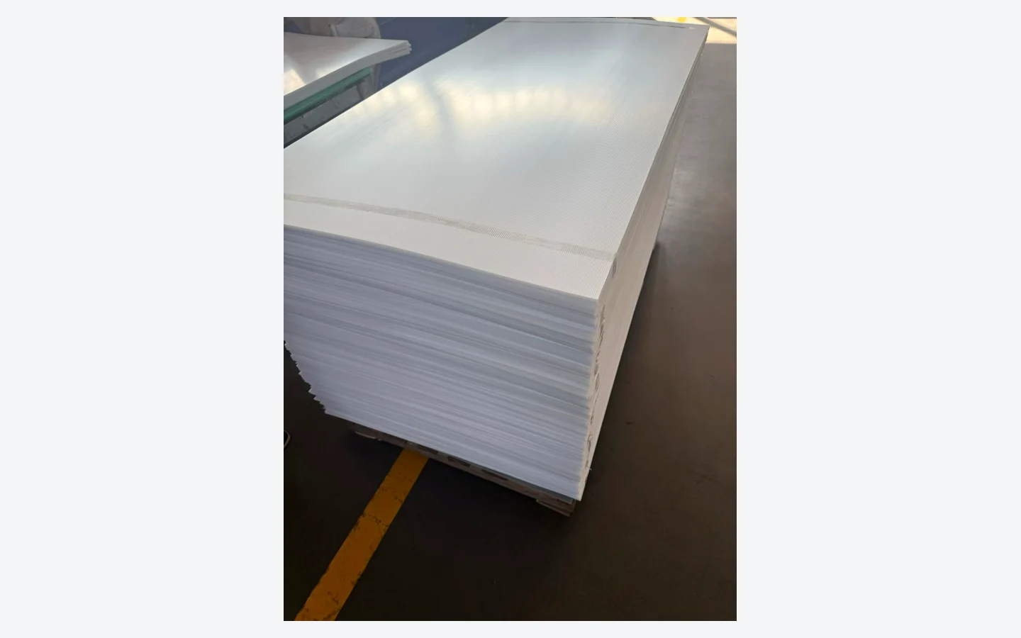 Stacked PP corrugated sheets prepared for thickness and size specification
