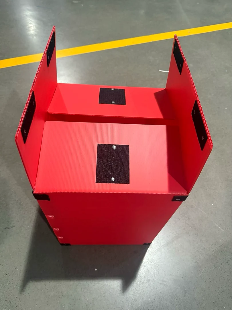 Stackable PP corrugated bins for warehouse picking and returnable packaging