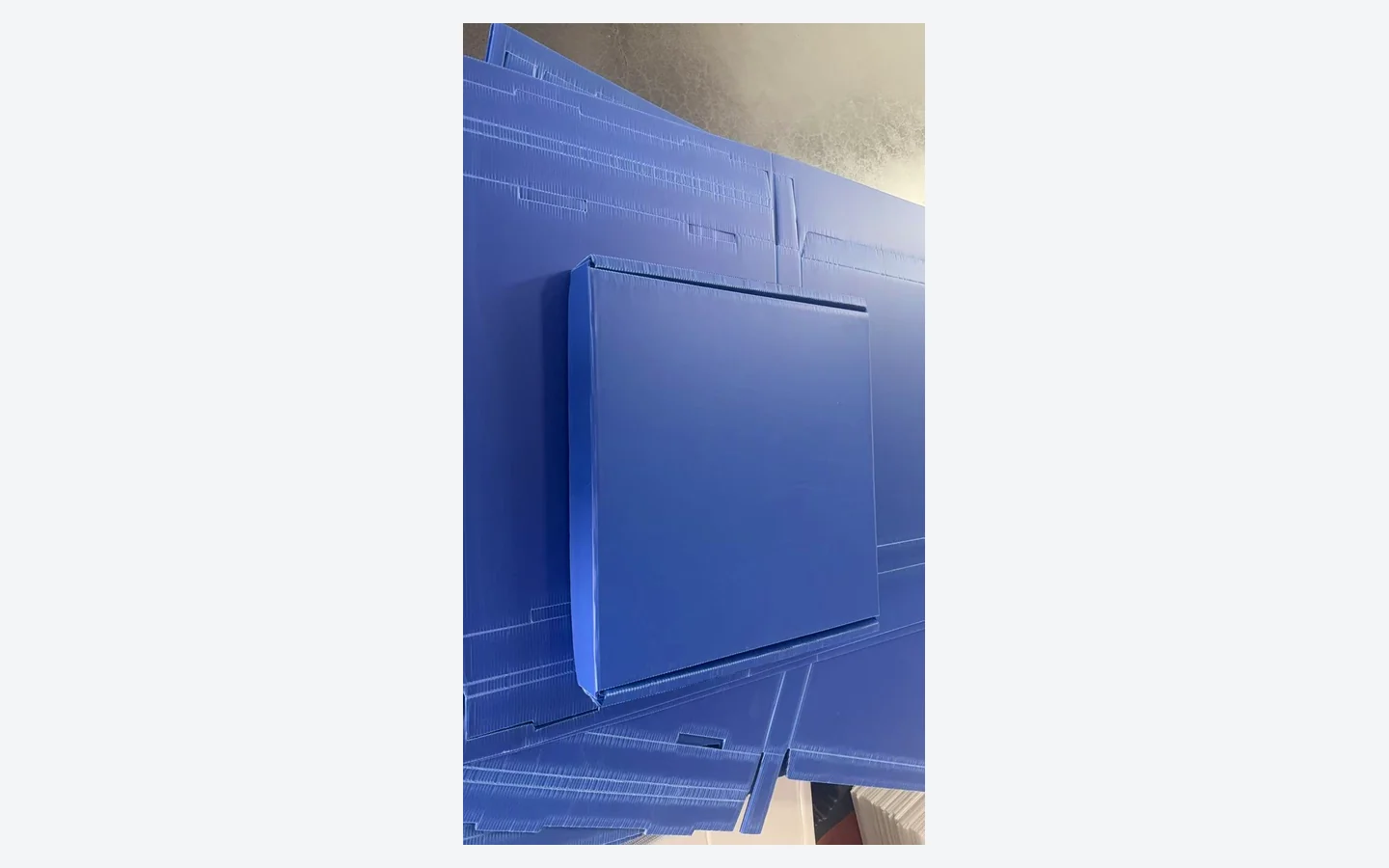 Blue PP corrugated sheet prepared for turnover box production